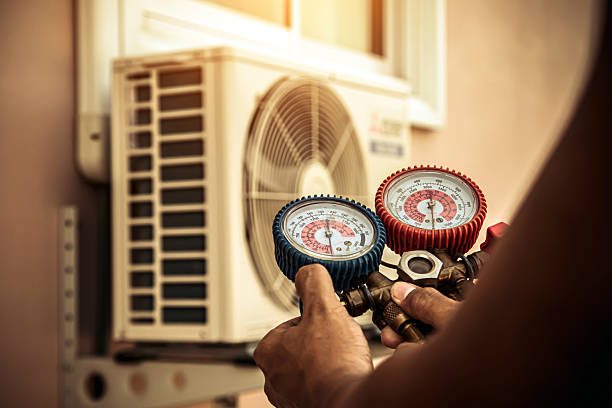 Professional Hvac technician working in Blooming Grove, TX